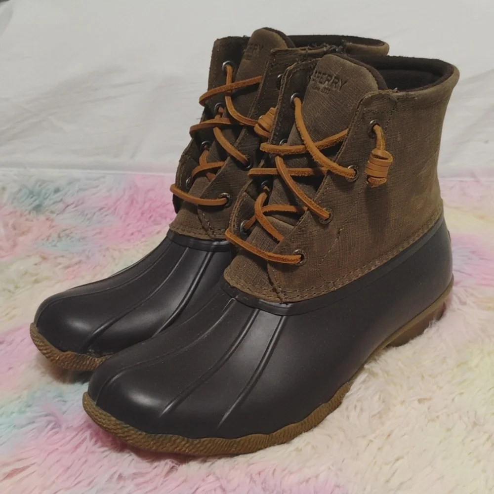 (X-102) SALE! Sperry Saltwater Duck Boots Sz.8 Hardly Worn